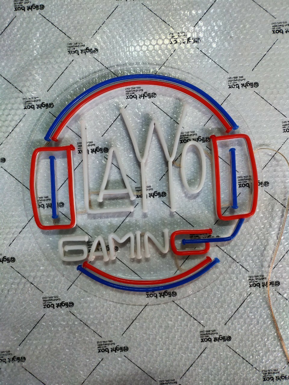 ป้ายไฟนีออน LED อะคริลิคใสรองหลัง