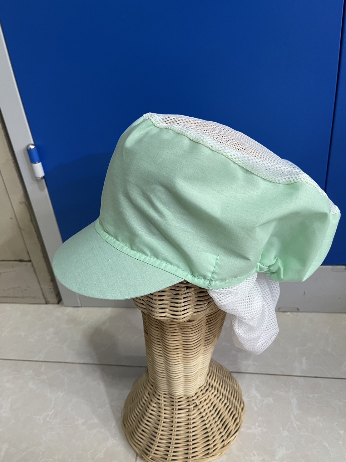 หมวกคลุมผมตาข่ายบน เสริมเน็ตท้ายทอย หมวกแม่ครัว หมวกโรงงาน หมวกคลุมผมเสริมเน็ต มีทั้งผ้าโซล่อนและผ้าโทเร