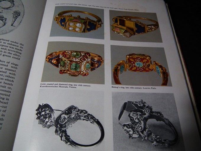 จิวเวลลี่โบราณ Jewellery through the ages ปกแข็งเล่มใหญ่ ปี 1970