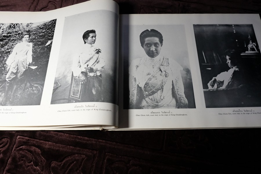 ประชุมสมุดภาพสำคัญในประวัติศาสตร์ เล่ม 2 โดย สำนักนายกรัฐมนตรี ปกเเข็ง ปี 2521(สอบถาม)