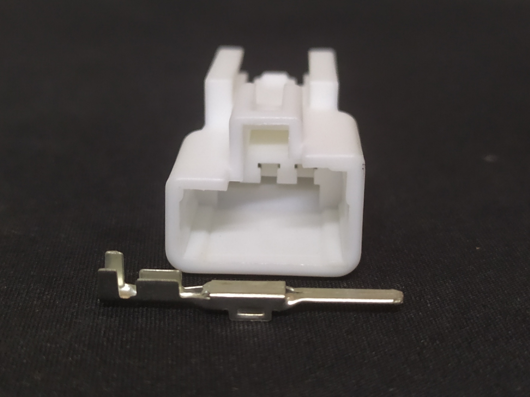 3 พิน ขาว #0577-M