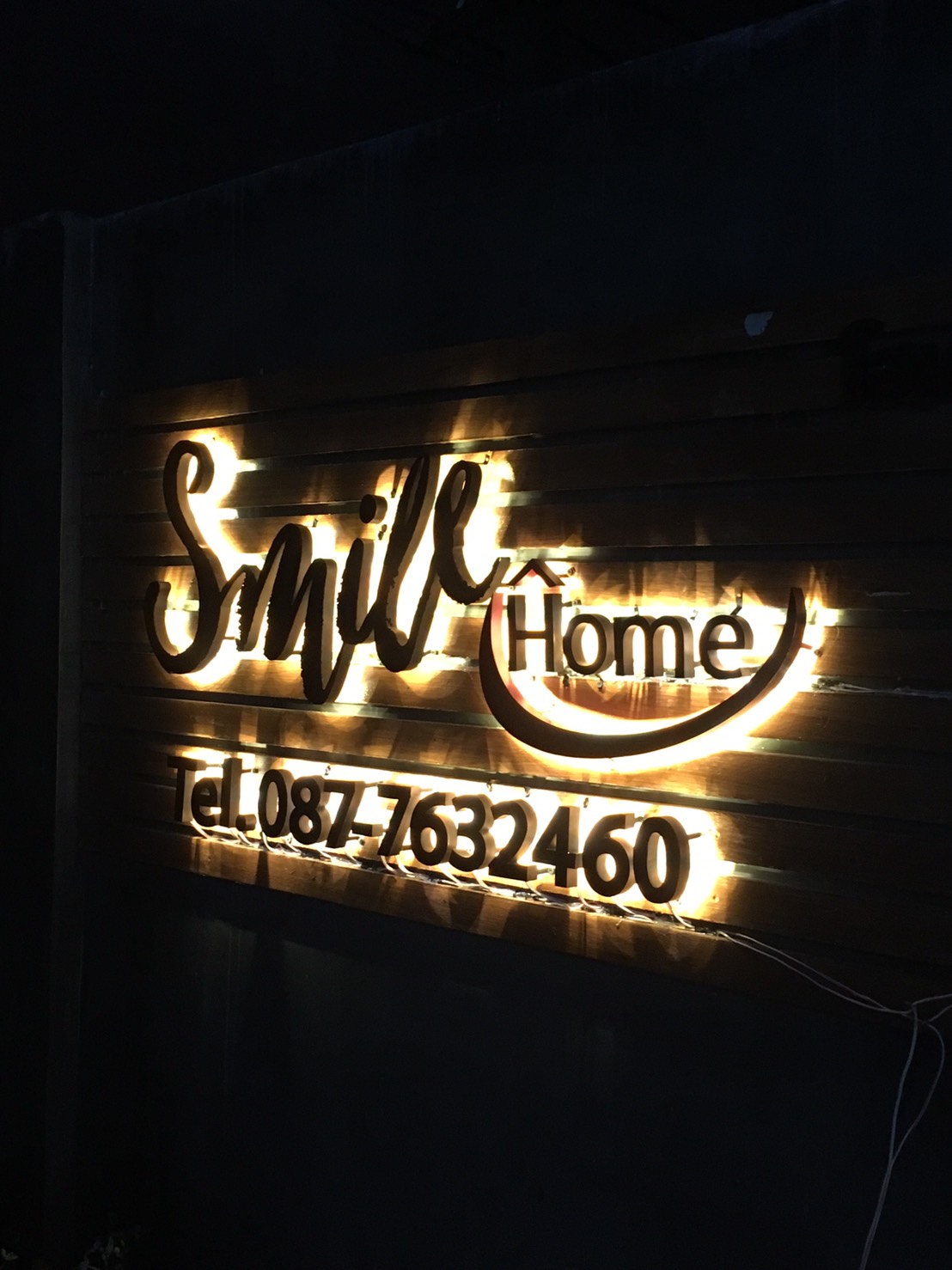 ป้ายอักษรโลหะไฟออกหลัง ไฟ LED #smillhome #ป้ายร้าน ติดตั้งป้ายเมืองเอก รังสิต