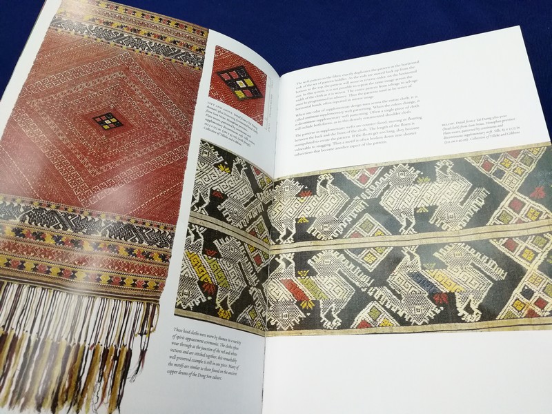 WEAVING TRADITION BY CAROL CASSIDY & WOVEN SILKS OF LAOS มี 160 หน้า ปี 2004
