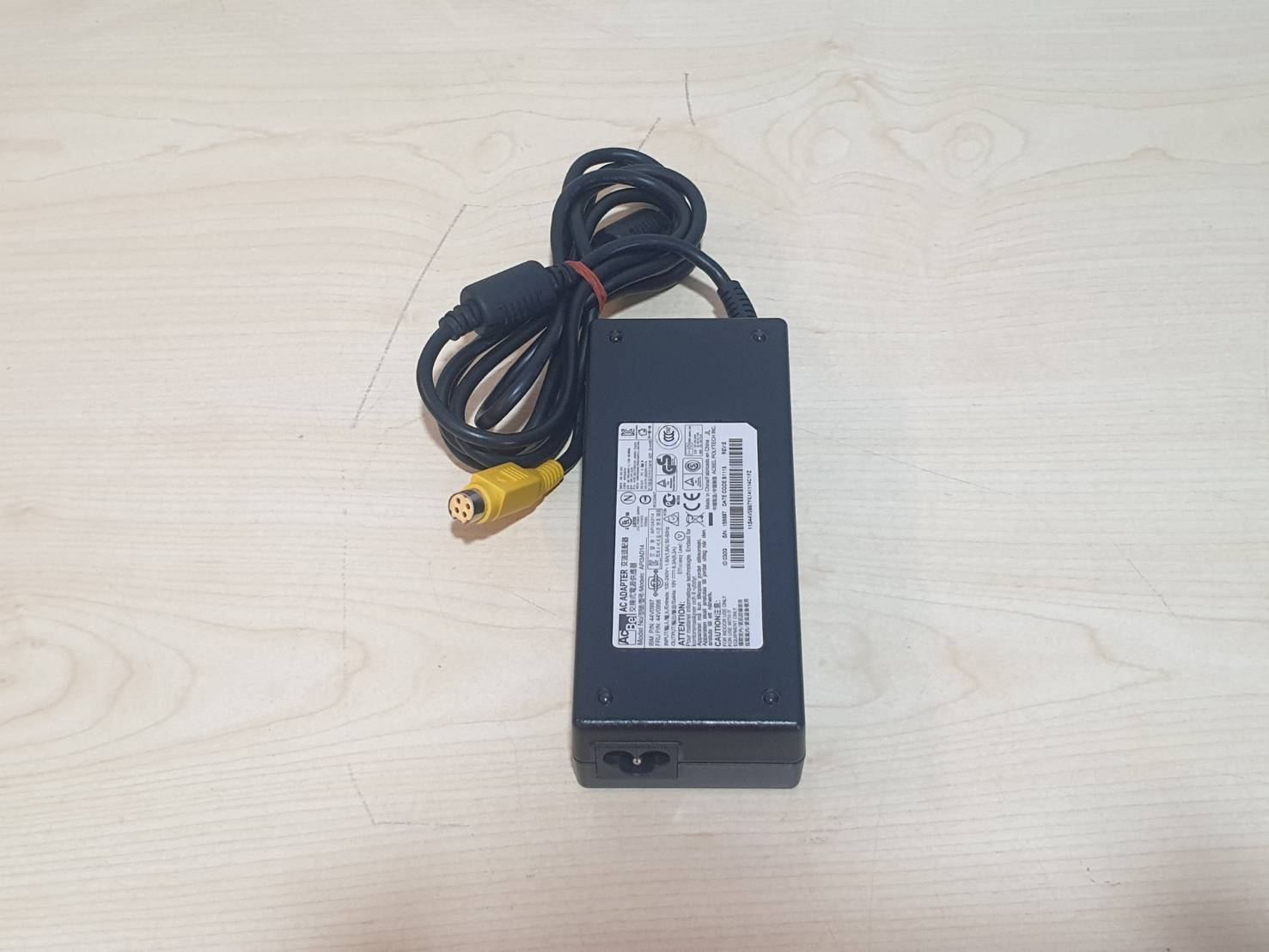 Adapter AC Bel Modelo : API3AD14 19V 6.3A