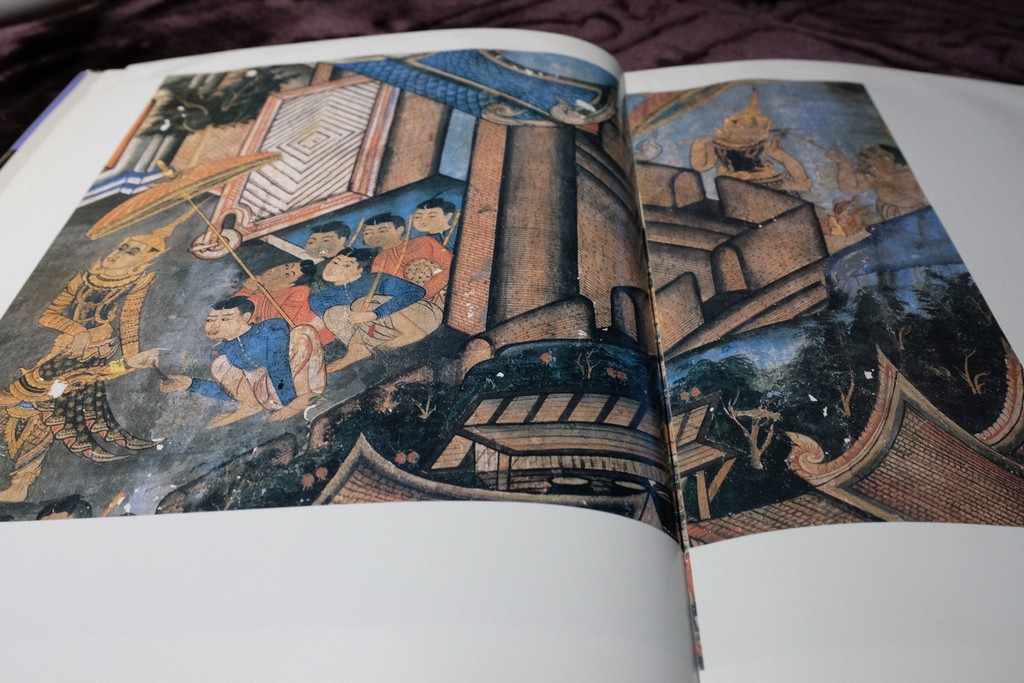 จิตรกรรมฝาผนัง วัดพระสิงห์ โดย เมืองโบราณ ปกเเข็ง ปี 2526.