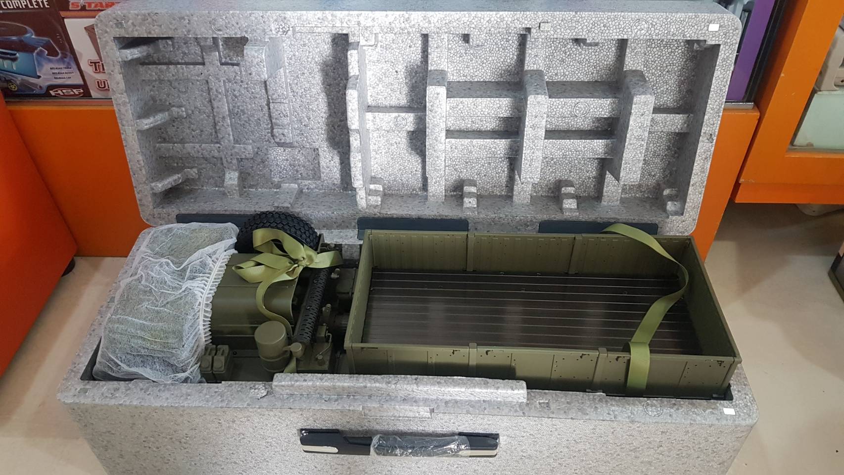 U.S. M977 Hemtt Oshkosh 8x8 Military Cargo Truck