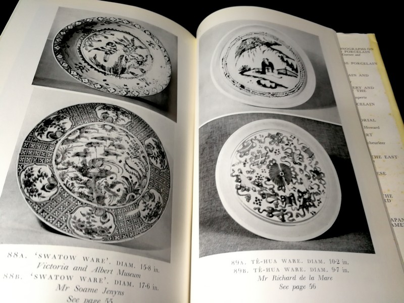 Oriental Blue & White by SIR HARRY GARNER ปกแข็ง 226 หน้า ปี 1973
