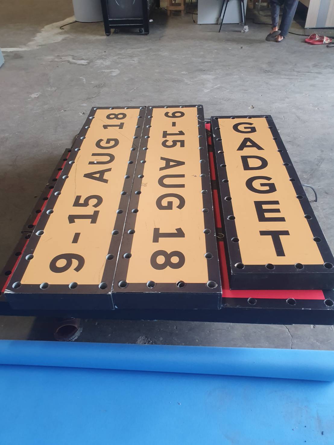 ขายป้ยไฟย้อนยุค ซื้อไปตกแต่งร้านเหล้าสวยๆไปเปลี่ยนข้อความสติ๊กเกอร์ได้ครับ ตัวใหญ่ 800 บาท ตัวกลาง 600 บาท ตัวเล็ก 500 บาท