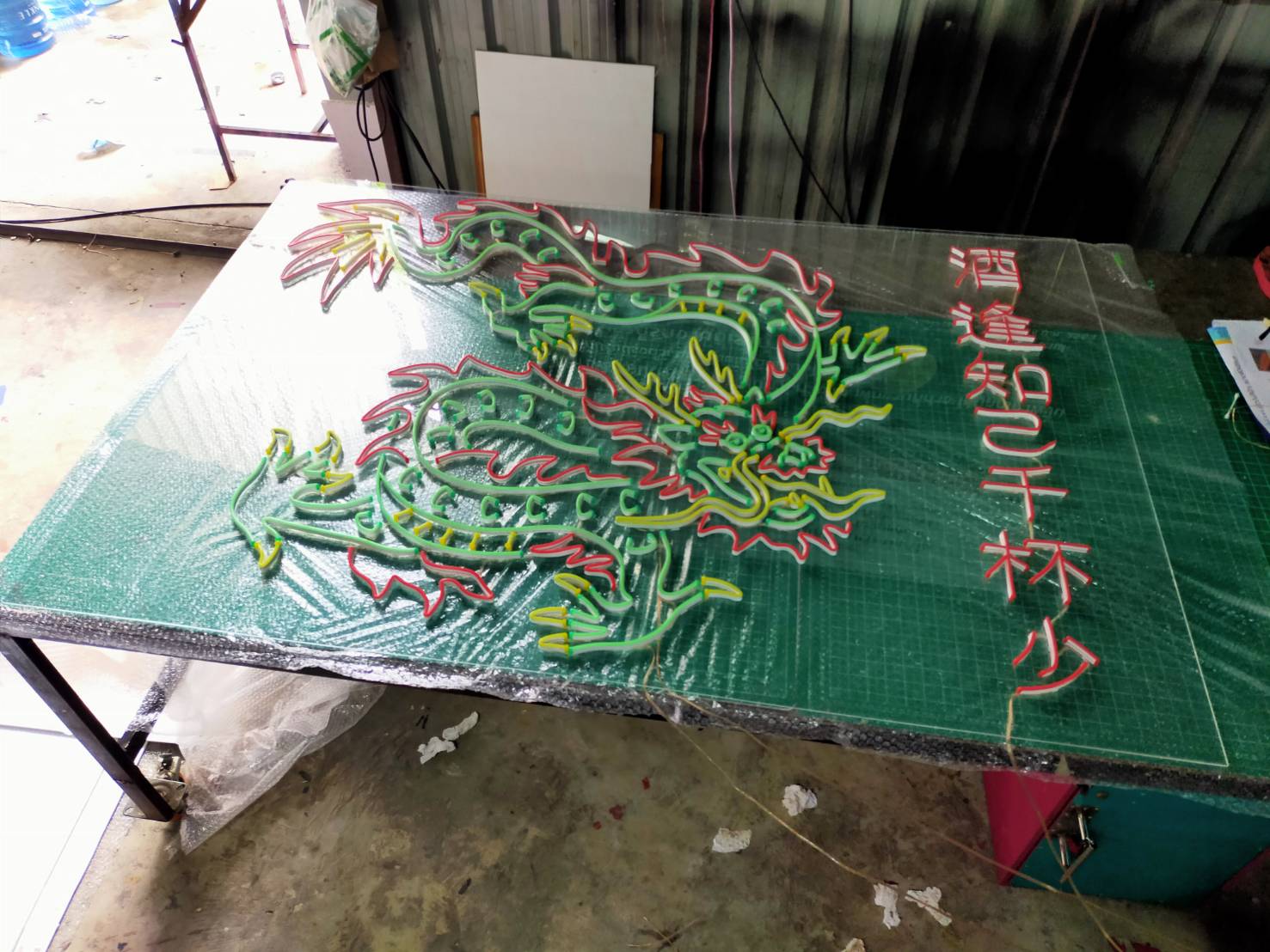 ป้ายไฟนีออนดัด