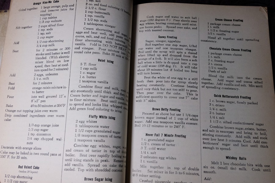 ตำรากับข้าว YWCA COOK BOOK ปกแข็ง 430 หน้า พิมพ์ปี 2510 (สอบถาม)