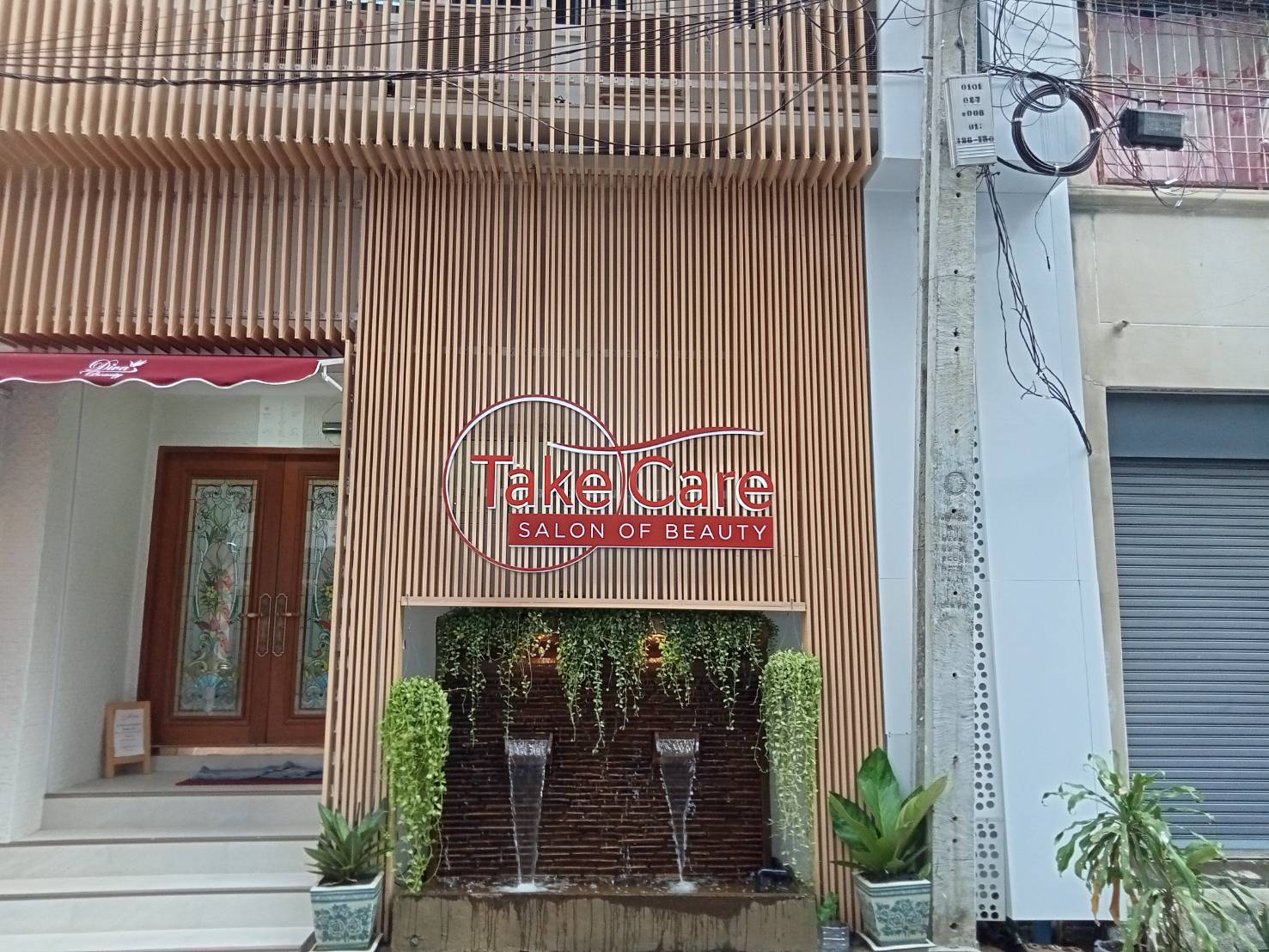 #ป้ายอะคริลิคไฟออกรอบตัวหน้าติดสติ๊กเกอร์รองหลังพาสวู๊ด