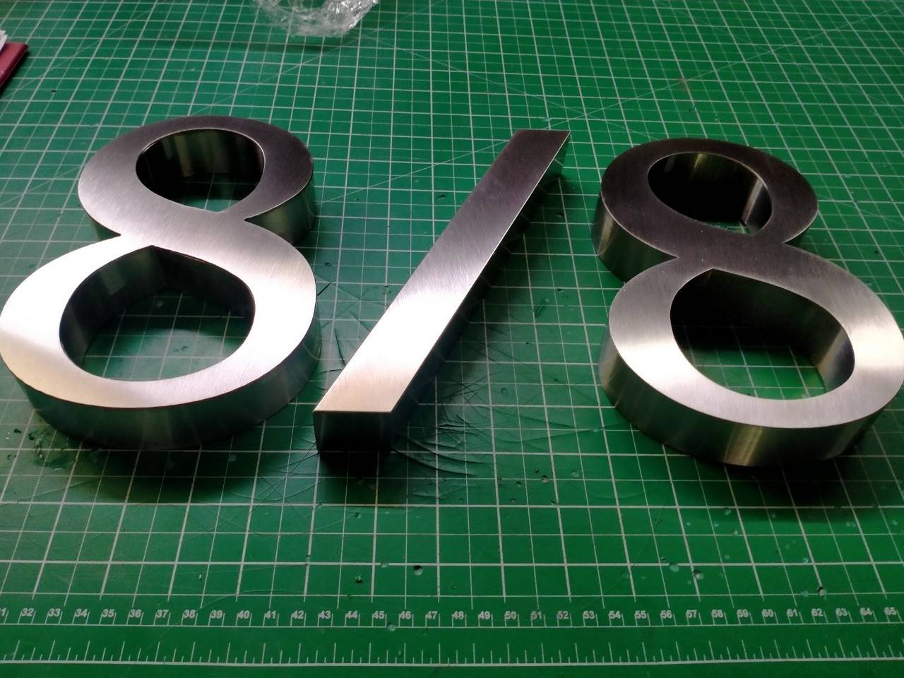 ตัวอักษรสแตนเลส บ้านเลขที่ 8/8