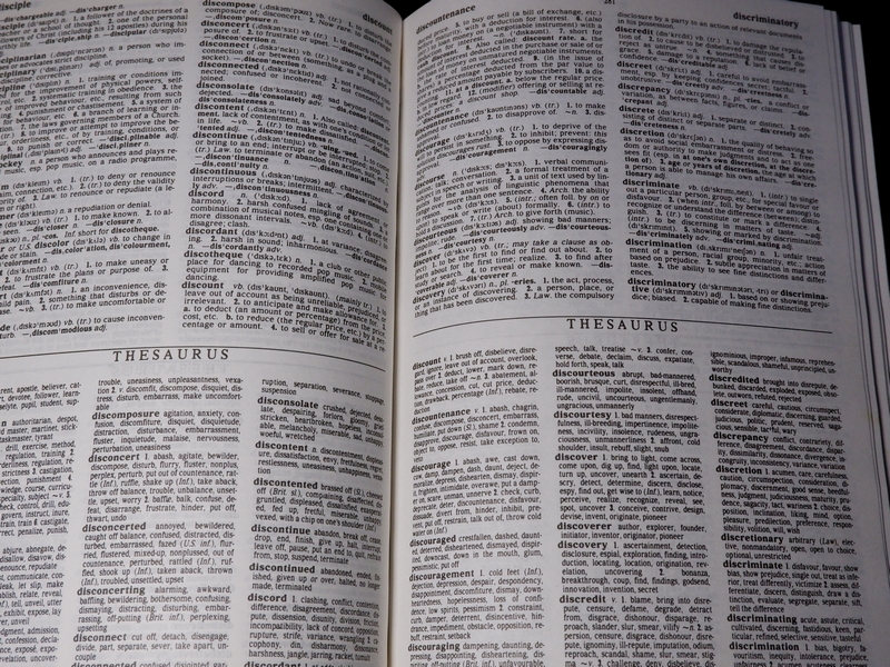 the angus & robertson dictionary and thesaurus in one volume