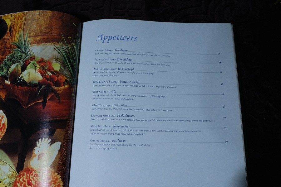 THAI CULINARY ART . Recipes by Srisomboon Bhandhukravi ( 2 ภาษา) ปกแข็ง 216 หน้า ปี 2543