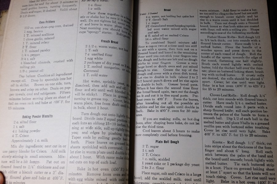 ตำรากับข้าว YWCA COOK BOOK ปกแข็ง 430 หน้า พิมพ์ปี 2510 (สอบถาม)