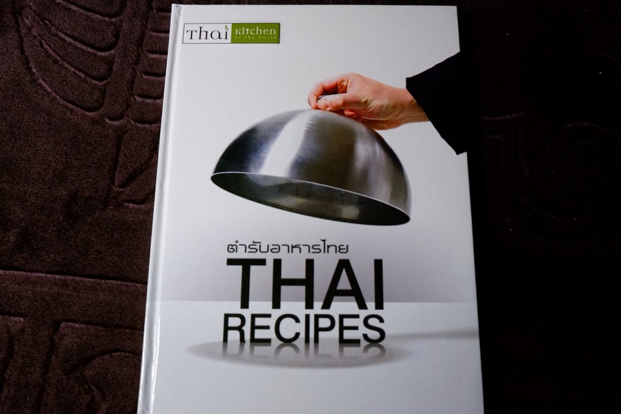 ตำรับอาหารไทย thai recipes ปกเเข็ง ปี 2549 (เล่มเล็ก)