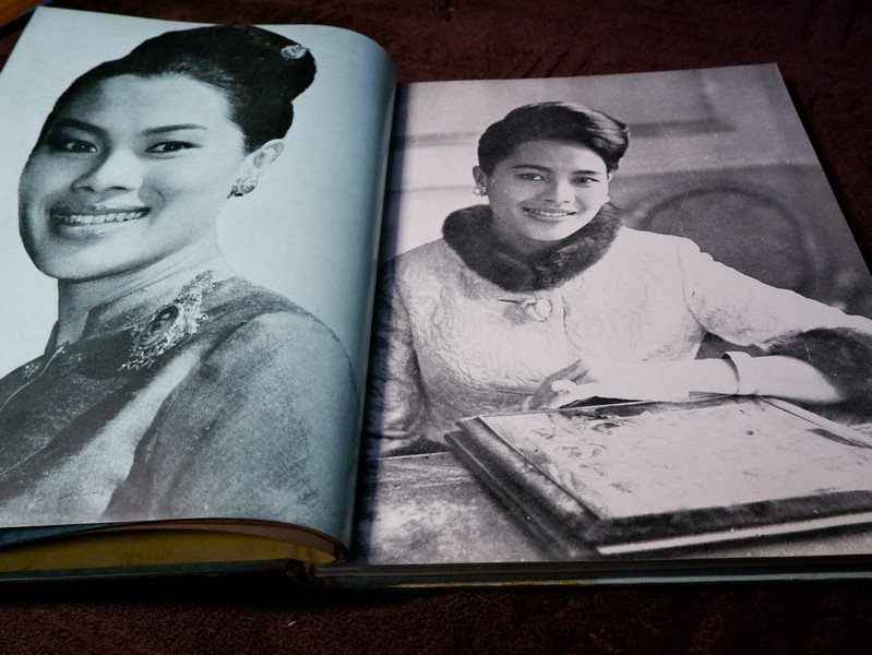 ประมวลพระบรมฉายาลักษณ์ ฉบับพิเศษ สมเด็จพระนางเจ้าสิริกิติ์ พระบรมราชินีนาถ ปี 2510