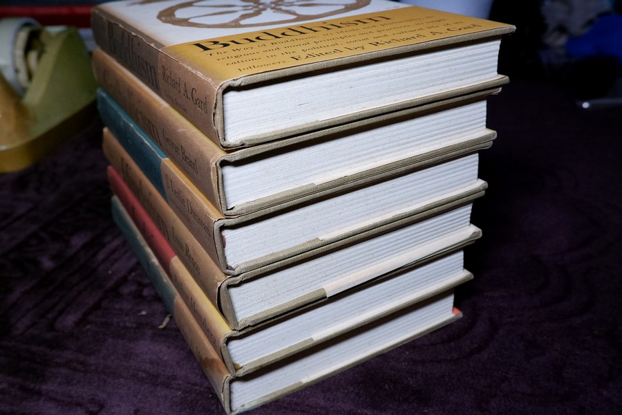 Great religions of modern man (hinduism buddhistism catholicism protestantism judaism islam) ปกเเข็ง 6 เล่ม ปี 1962