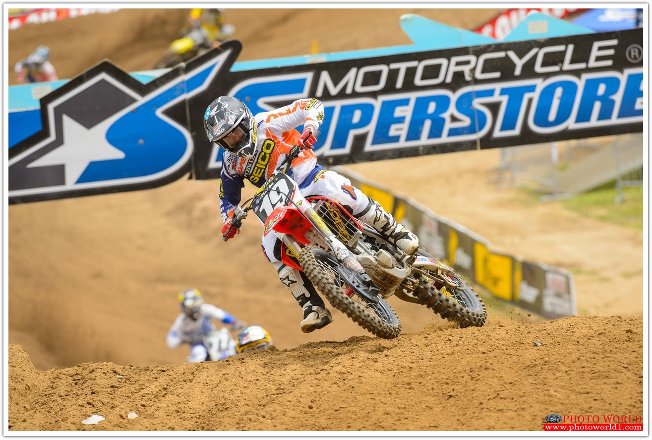 วอลเปเปอร์รูปภาพติดผนังสั่งทำ SPORT(PHOTO STOCK) มีภาพให้เลือกกว่า 50,000 ภาพ ออกแบบกราฟฟิค หรือ รูปภาพตามที่ท่านกำหนด ในสไตล์ท่านเอง "custom made"