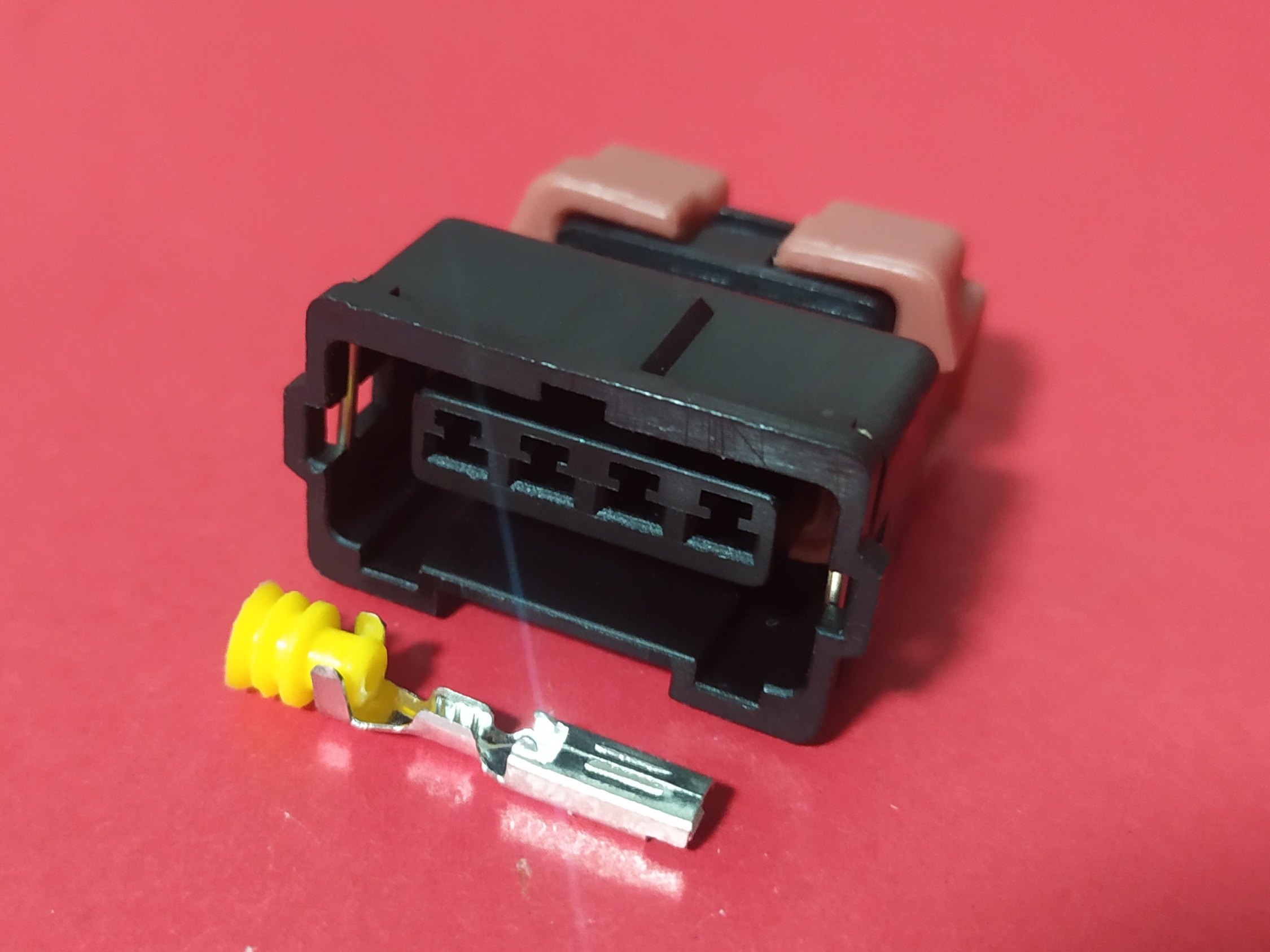 4 พิน ดำ Toyota, Mitsubishi (ร่องกลาง) #10378