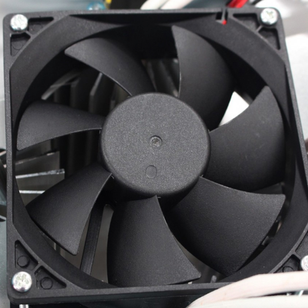 โคมไฮเบย์ LED 300w รุ่นมีพัดลมระบายความร้อน ยี่ห้อ Iwachi (แสงส้ม)