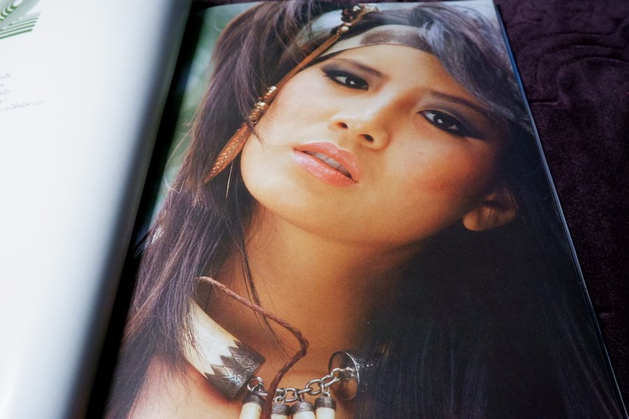 อัลบั้ม เพ็ญพักตร์ ศิริกุล ชุดที่ 1 ถ่ายภาพโดยธีรพงศ์ เหลียวรักวงศ์ สำนักพิมพ์หนุ่มสาว (สอบถาม)