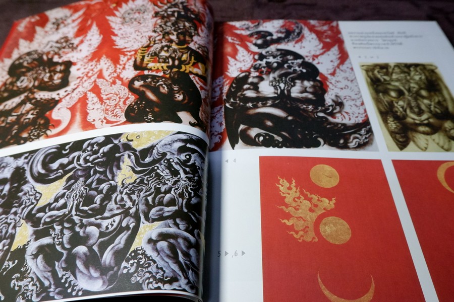 มนุษย์ต่างดาว โดย ถวัลย์ ดัชนี พิมพ์ครั้งเเรก ปี 2552