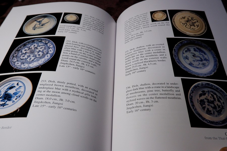 Ceramics from the Thai-Burma Border by Sumitr Pitiphat ปกเเข็ง190 หน้า ปี 1992
