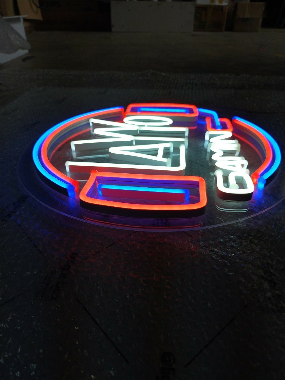ป้ายไฟนีออน LED อะคริลิคใสรองหลัง