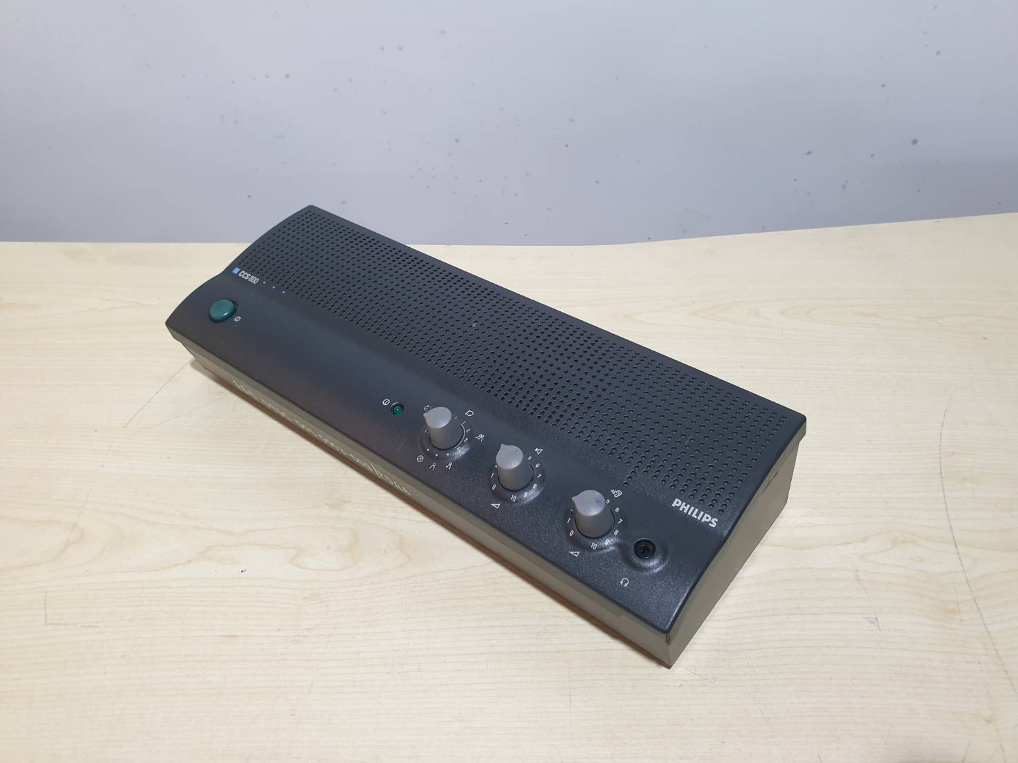 เครื่องควบคุมและจ่ายกำลังไฟในระบบประชุม PHILLIP รุ่น CCS-800 มือสอง