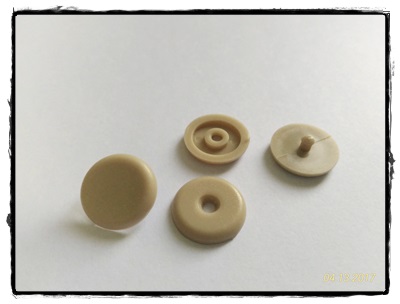 กระดุมปลายมน B สีครีม