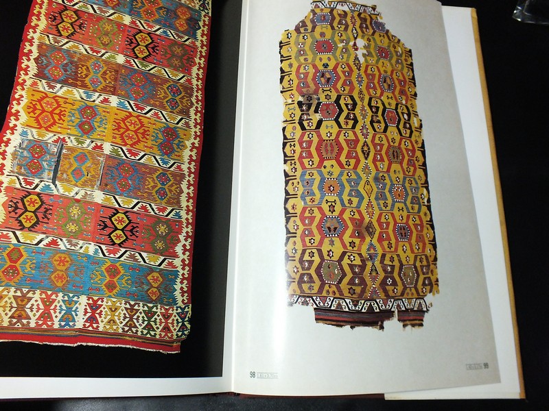 100 KILIMS MASTERPIECES FROM ANATOLIA by yanni petsopoulos ปกแข็ง