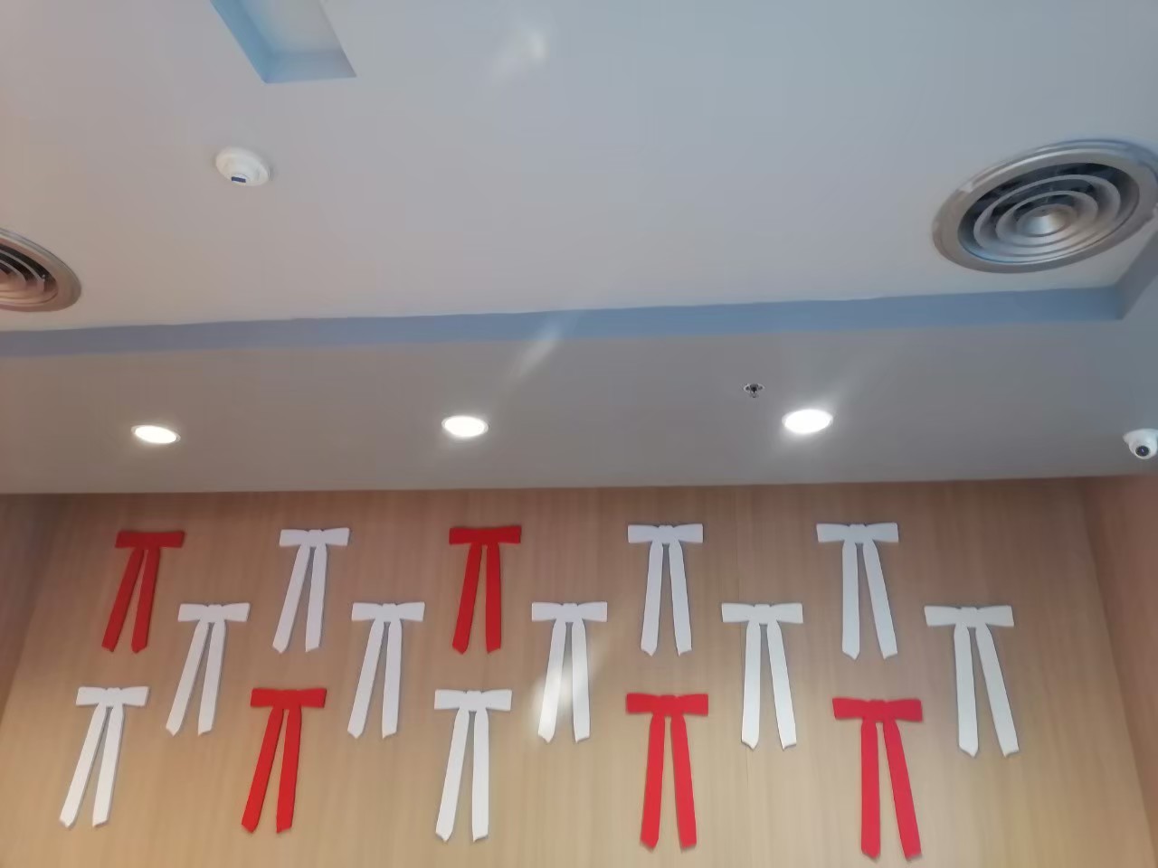 งานตกแต่งป้ายและสติ๊กเกอร์ร้านไก่ KFC