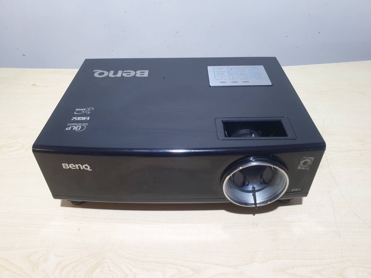 โปรเจคเตอร์ BenQ SP831( 4,000 ANSI ) มือสอง