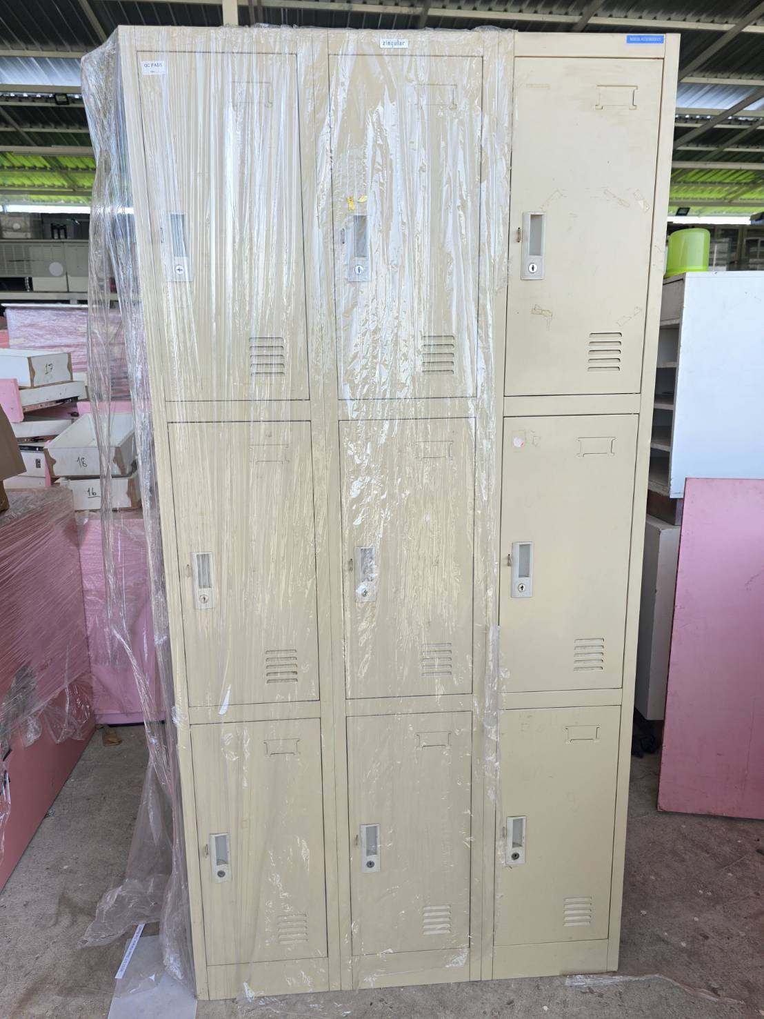 ตู้ล็อคเกอร์ 9 ช่อง ขนาด 92x185x46cm มือสอง