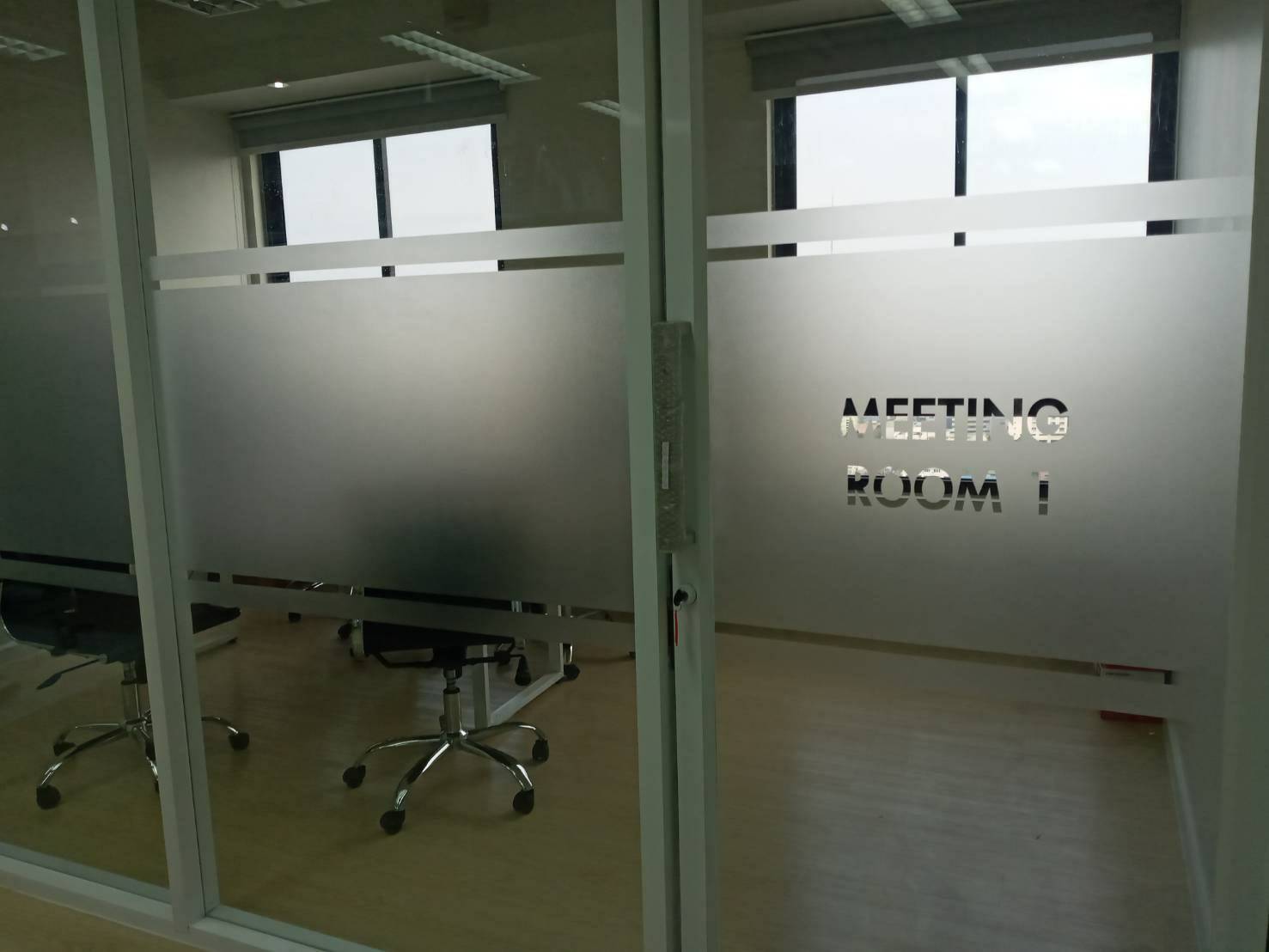 รับงานติดสติกเกอร์ฝ้าทุกชนิด #ฝ้าติดกระจกสำนักงาน