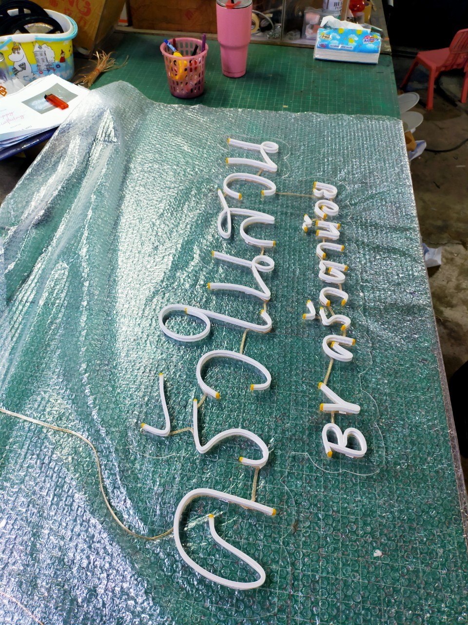 ไฟนีออน เฟค