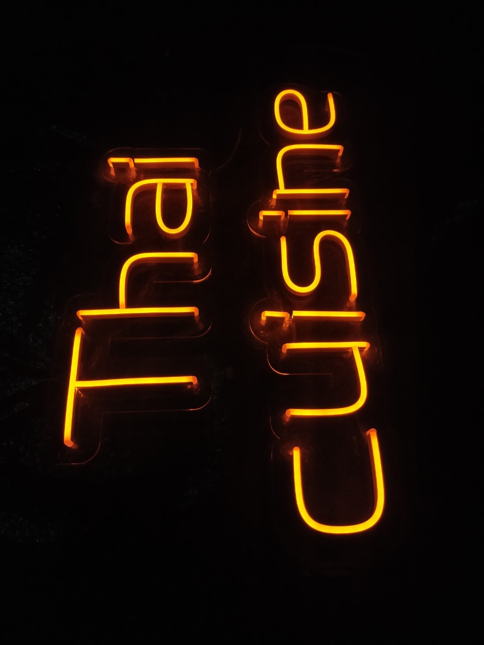 ไฟนีออน เฟค