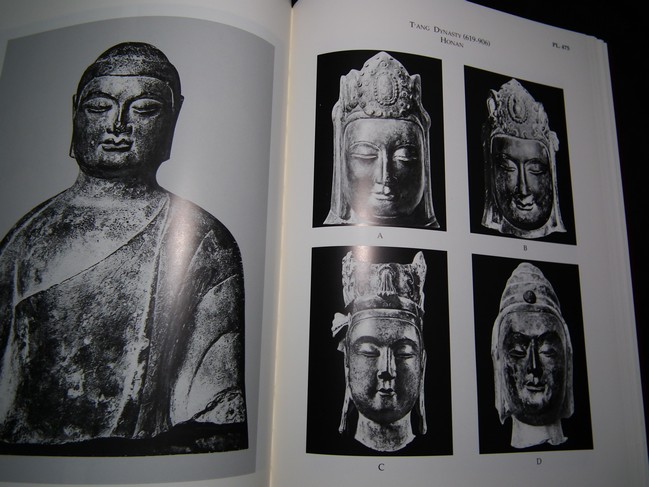 Chinese sculpture from 5 th -14 th century by Osvald Sirén ชุด 2 เล่ม ปกแข็ง 2 เล่ม บรรจุกล่อง ปี 1998