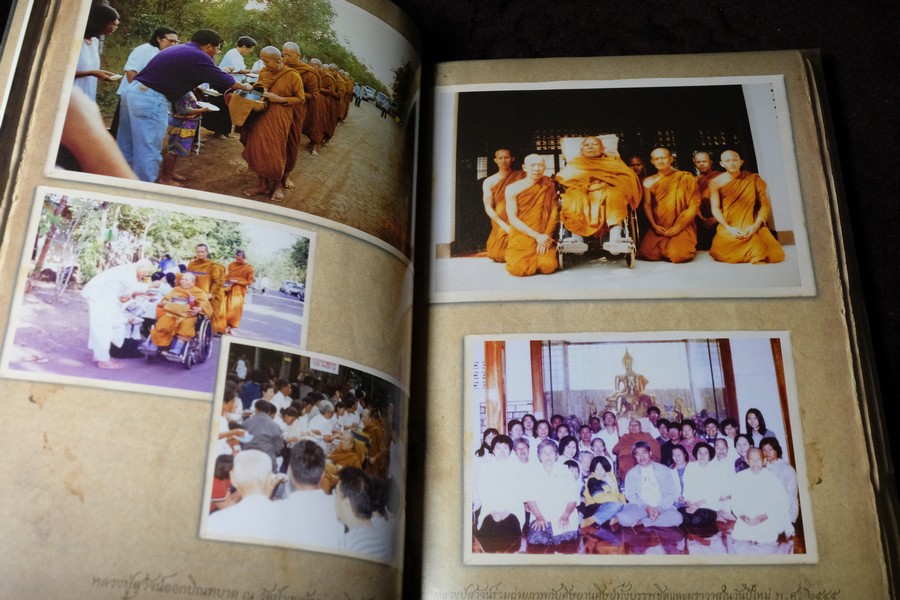 88 ปี หลวงปู่สุวัจน์ สุวโจ ประวัติเเละคติธรรมคำสอน (ที่ระลึกงานฉลองพระบรมธาตุเจดีย์) ปี 2550 พร้อเเผ่นซีดี