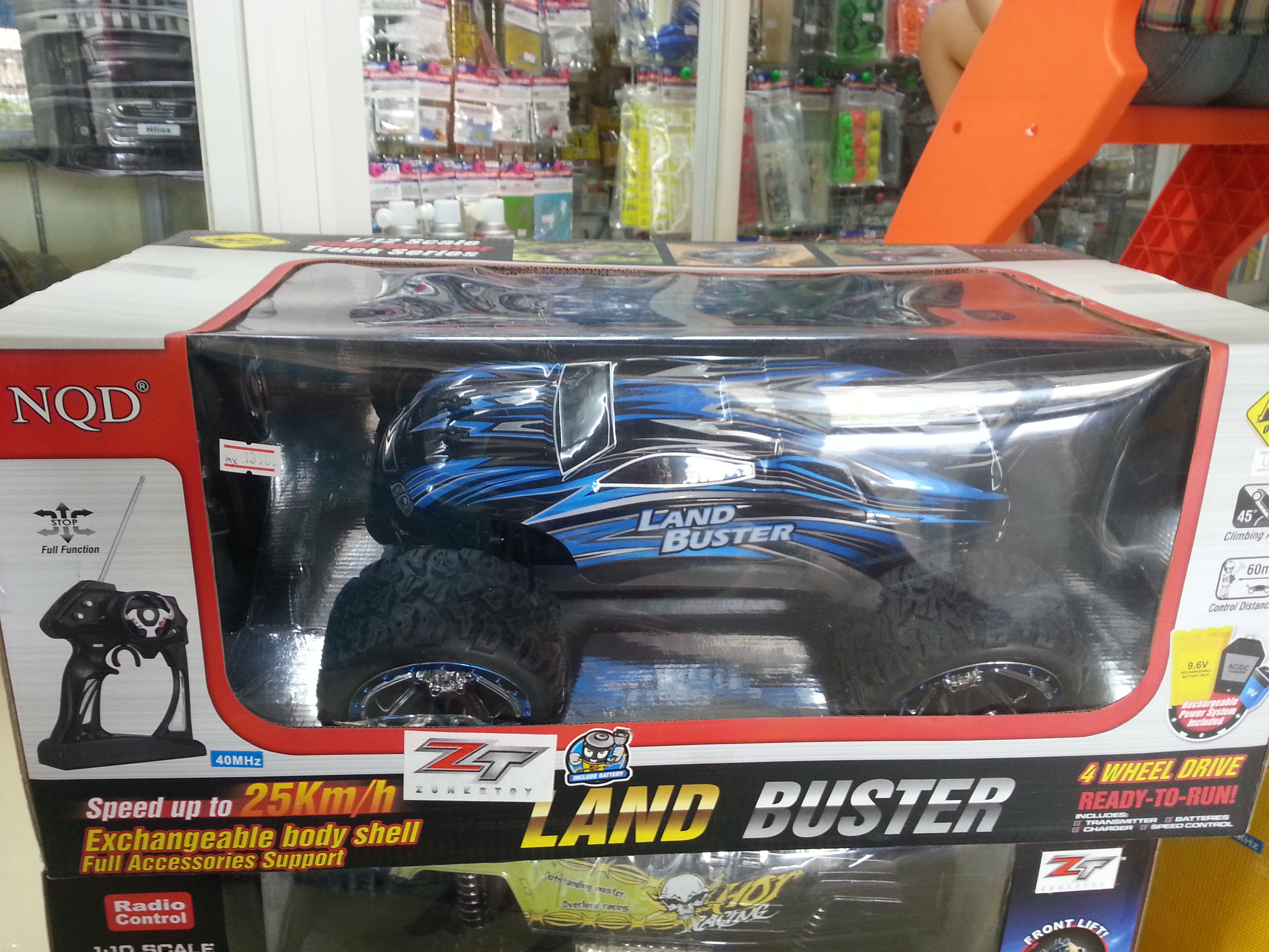 รถทรักกี้ Land Buster.