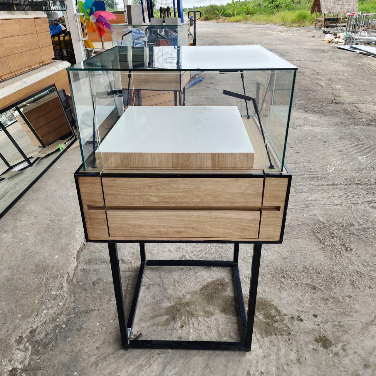 ตู้กระจกโชว์สินค้า ขนาด 65×65×117 cm