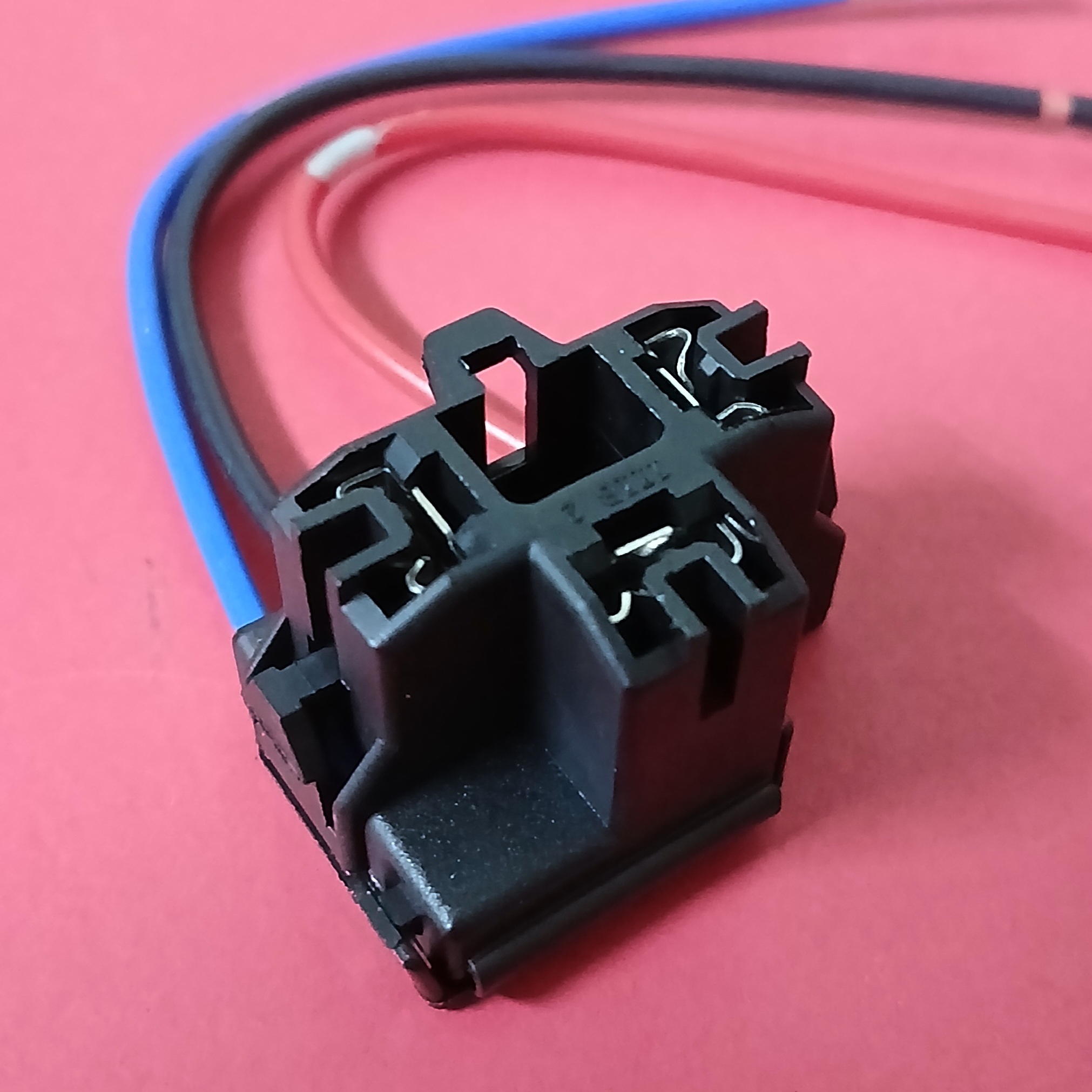 H4 ตัวเมียมีสาย IM