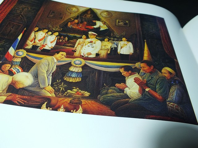 การเเสดงศิลปกรรมเทิดหล้า กาญจนาภิเษกสมโภช โดย ธนาคารไทยพาณิขย์ หนา 102 หน้า ปี 2538