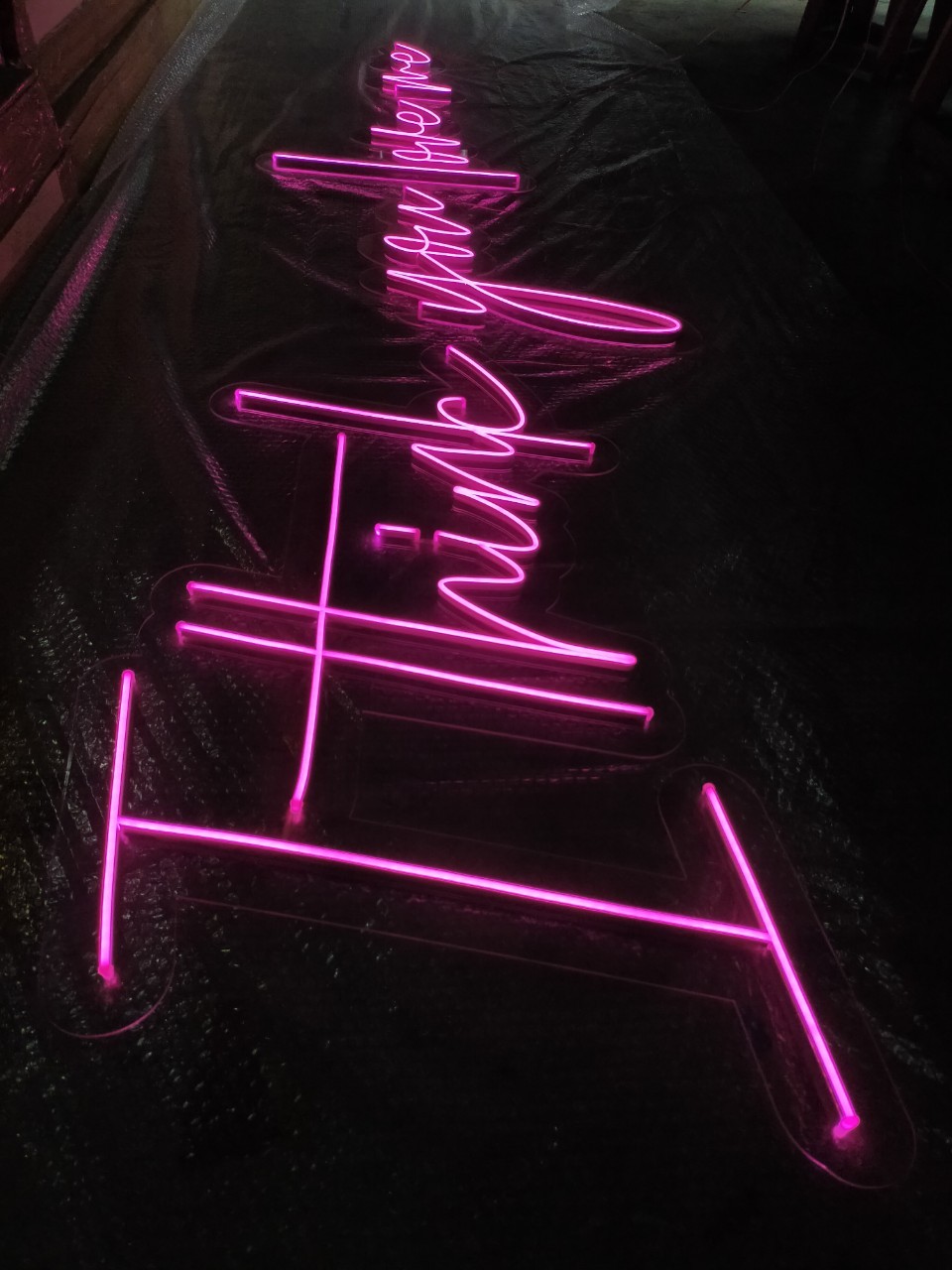 ไฟนีออน เฟค