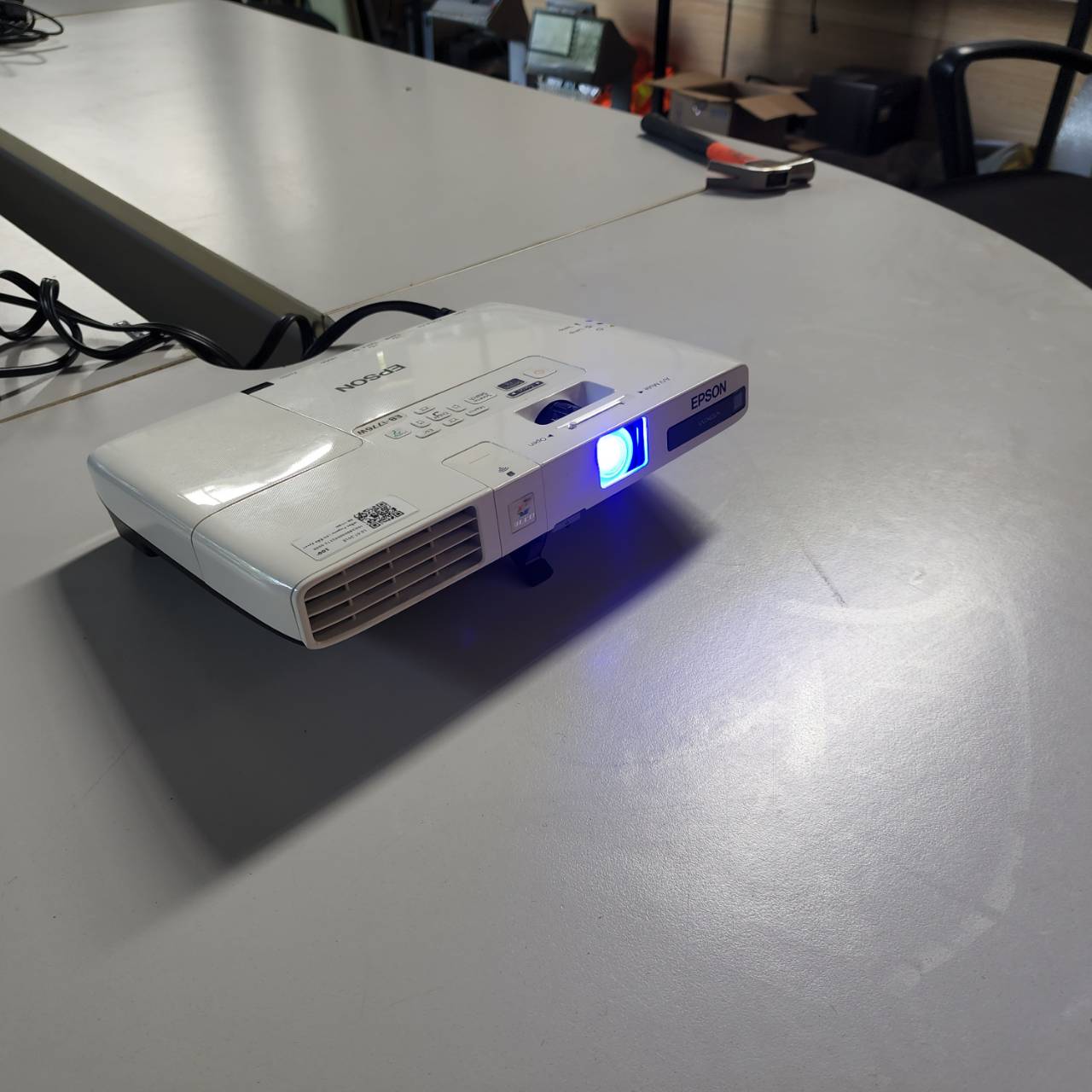 EPSON EB-1776W (Slim / 1.7Kg)3000Lumens
