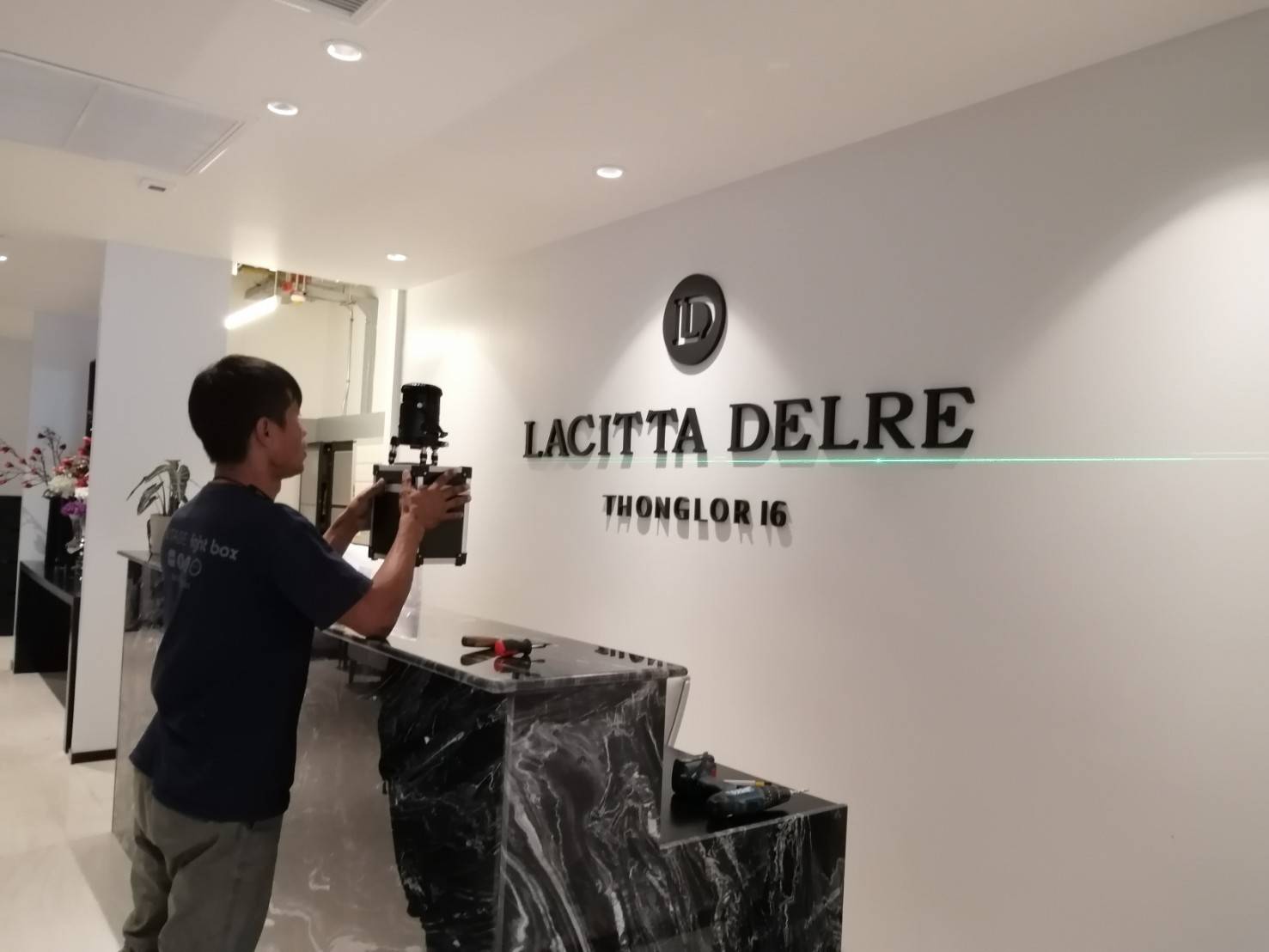 ป้าย อักษรซิงค์ พ่นสีดำ LACITTA DELRE THONGLOR 16