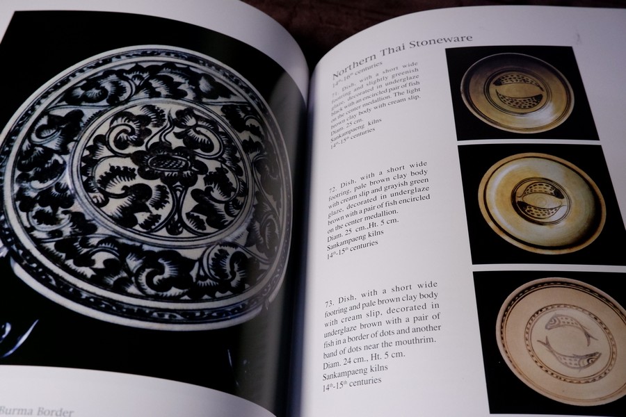Ceramics from the Thai-Burma Border by Sumitr Pitiphat ปี 1992