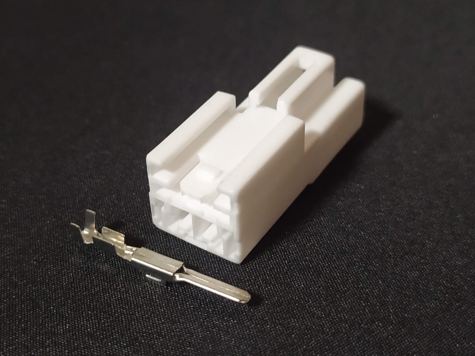 2 พิน ขาว 2.3 #1248