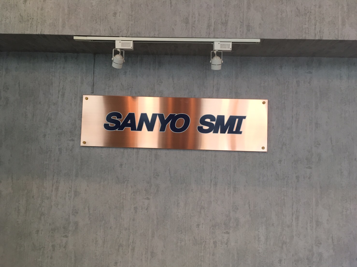 ป้ายบริษัท ซันโย SUNYO SMI ติดตั้งป้าย @แฟชั่นไอซ์แลน
